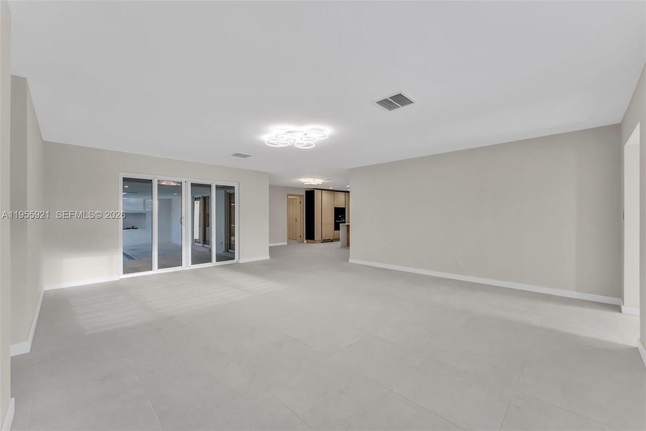 5419 Ne 22nd Ave - Photo 7 of 35