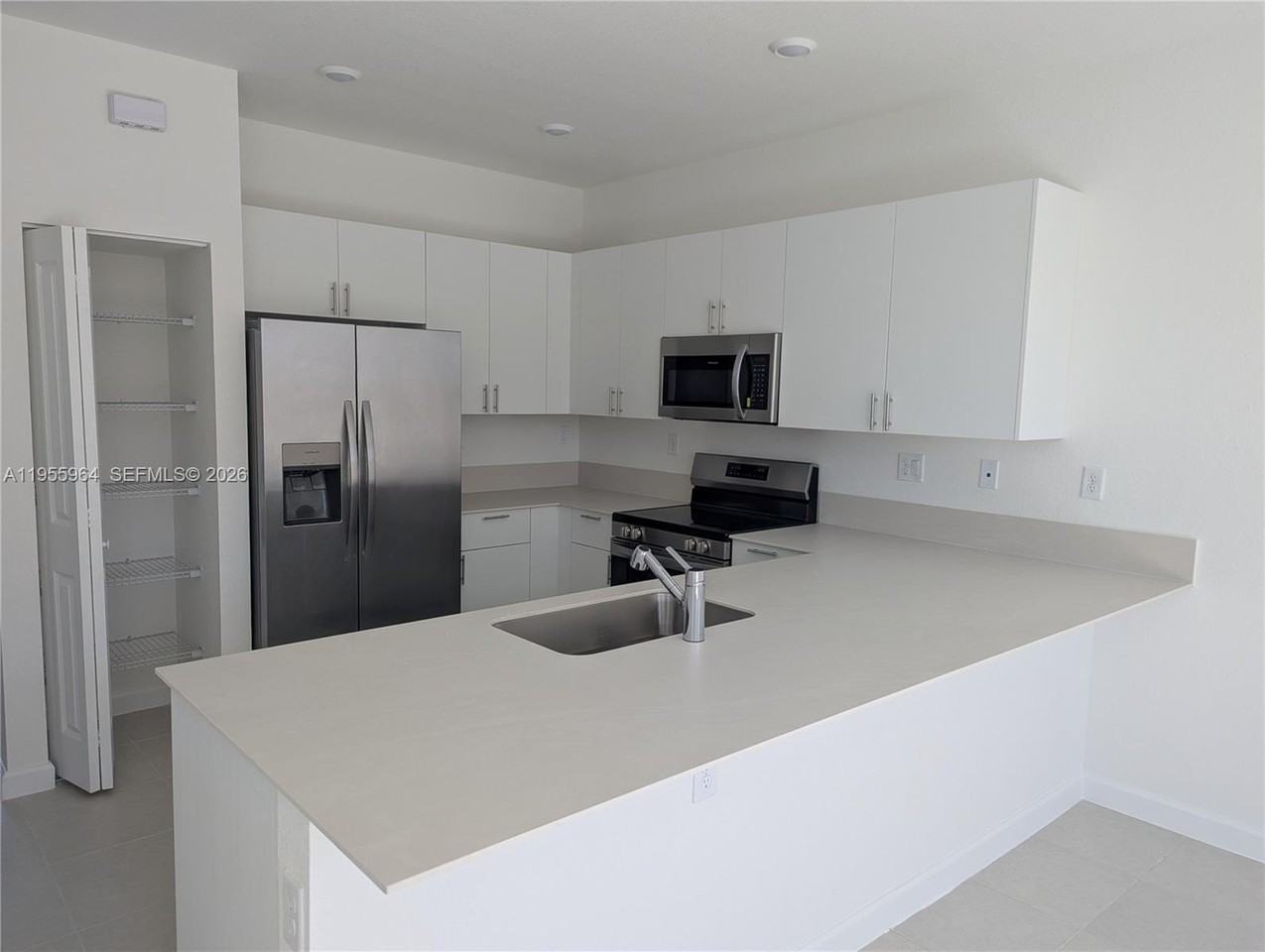 338 SW Ter - Photo 2 of 13