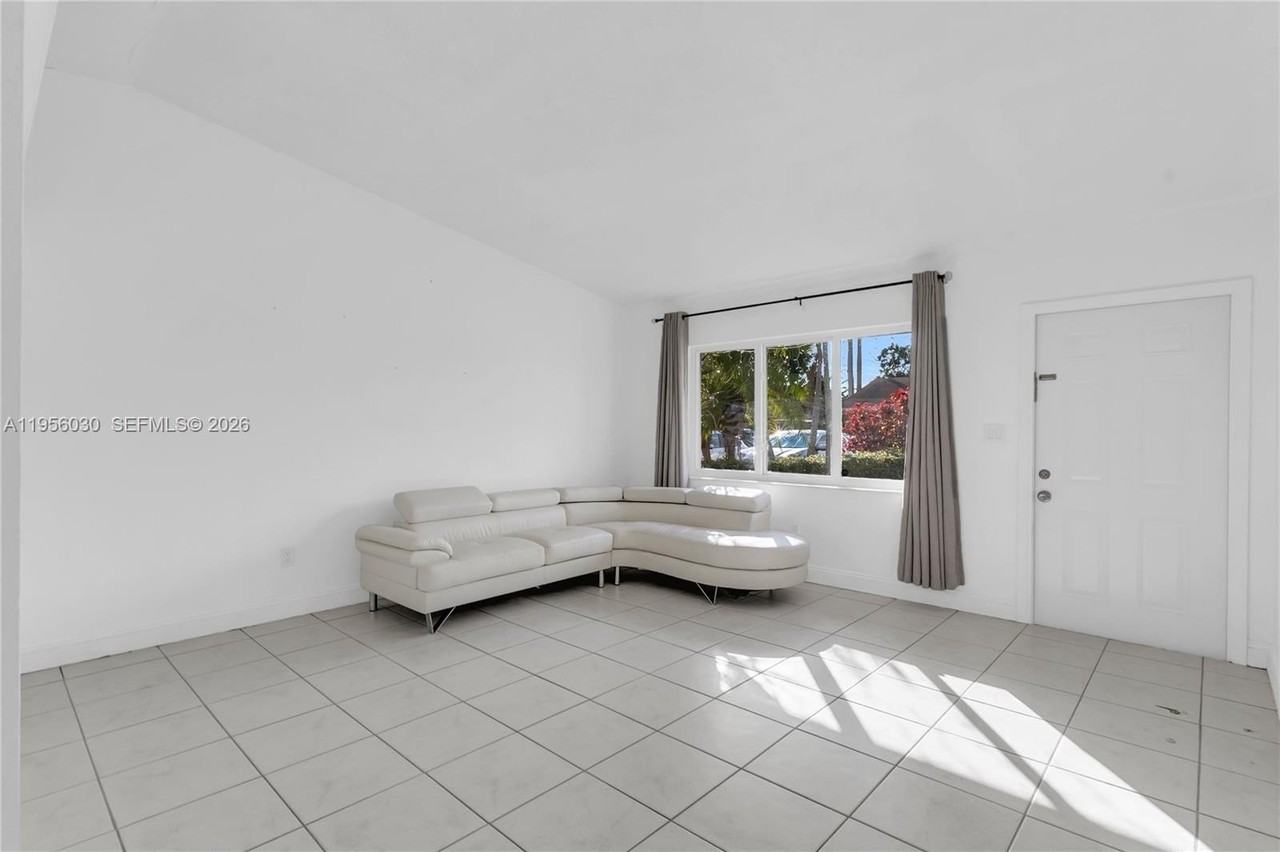 7197 Sw 152nd Pl #0 - Photo 5 of 18