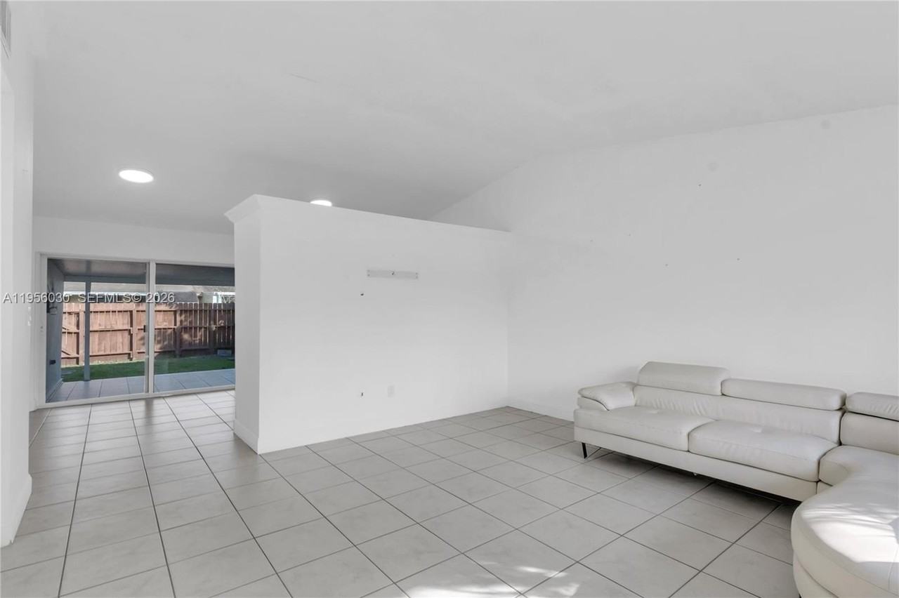 7197 Sw 152nd Pl #0 - Photo 6 of 18