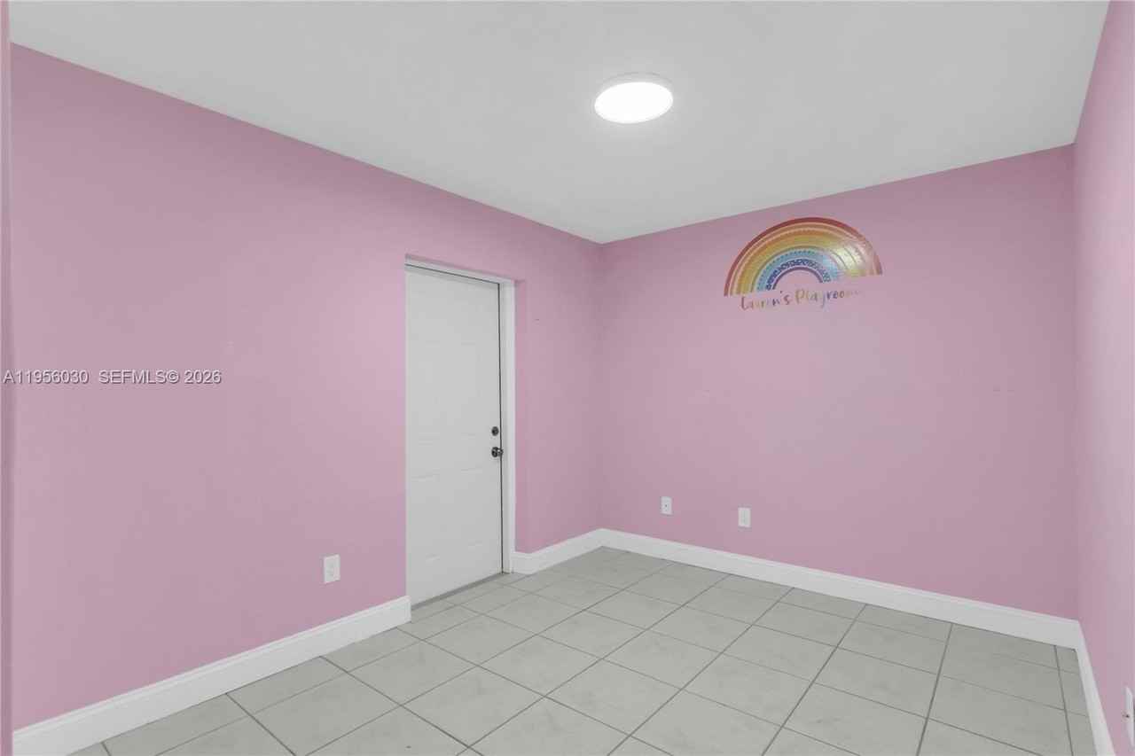 7197 Sw 152nd Pl #0 - Photo 7 of 18