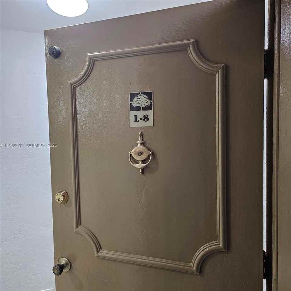 9402 Sw 77th Ave #L8 - Photo 3 of 44