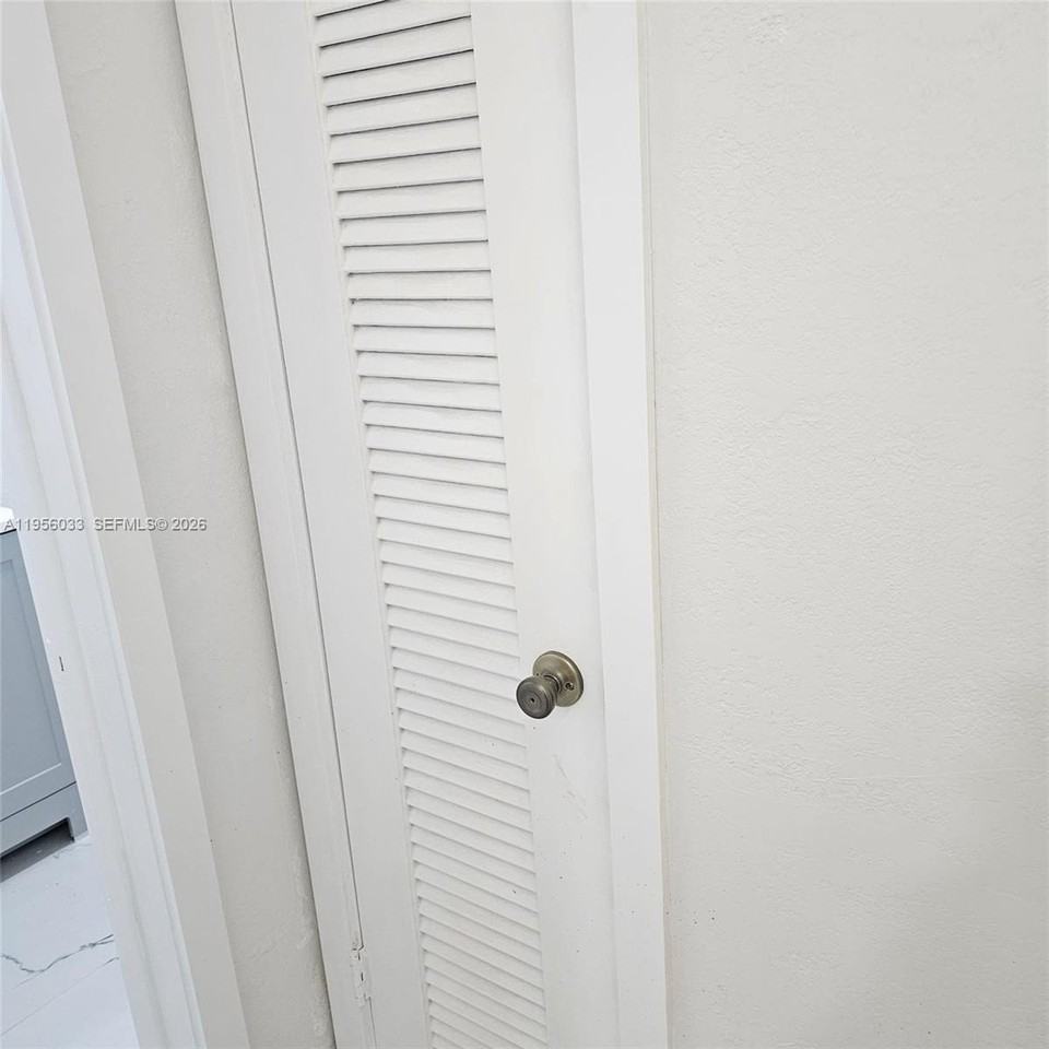 9402 Sw 77th Ave #L8 - Photo 7 of 44