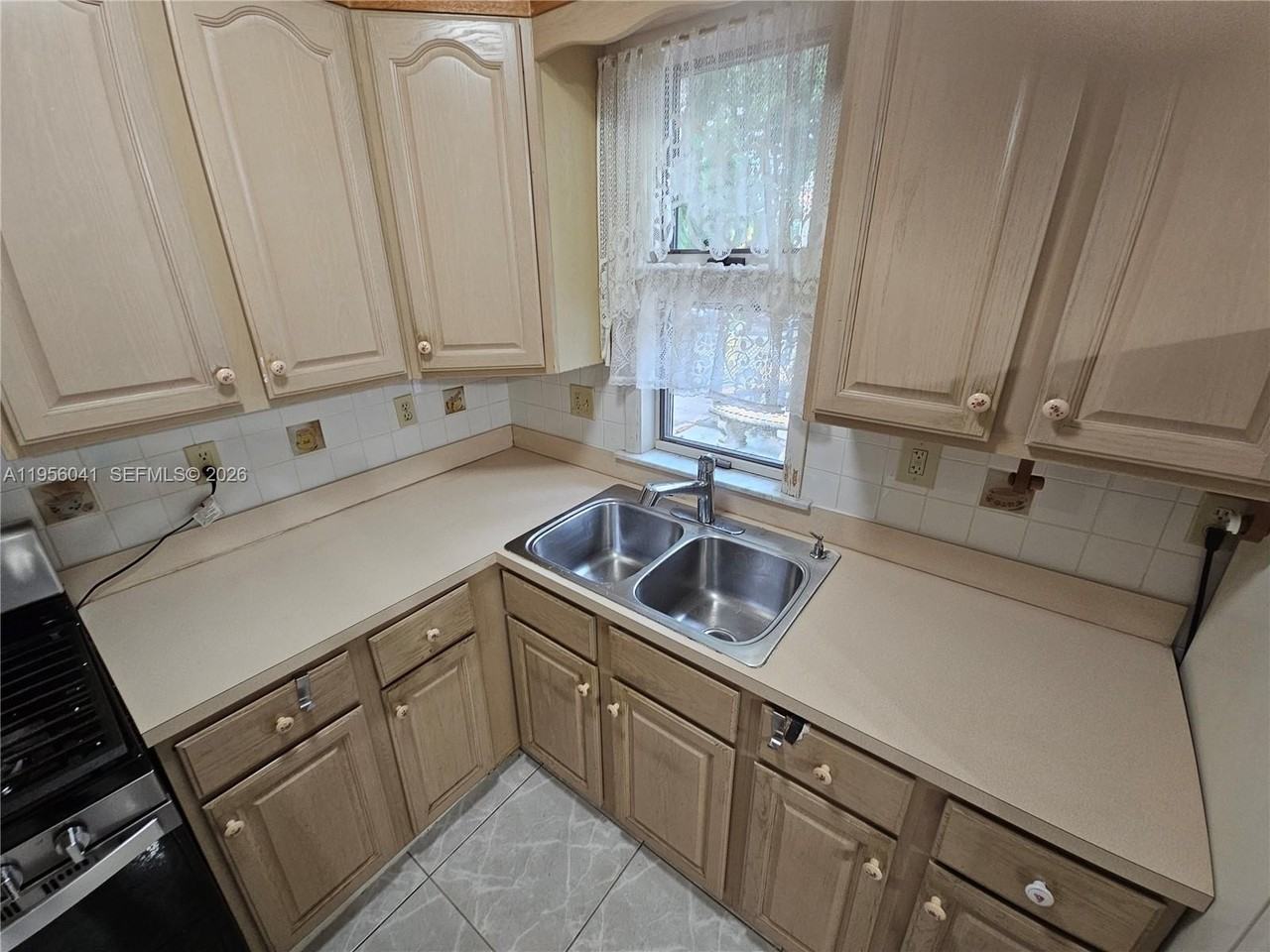 2323 Polk St #C - Photo 4 of 27