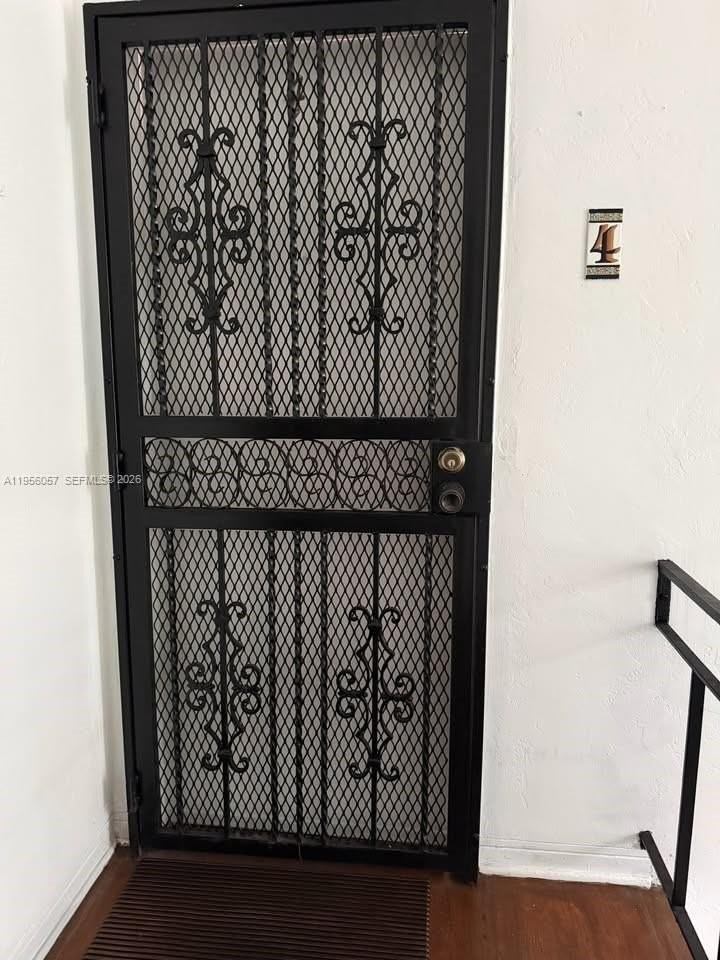 825 Jefferson Ave #4 - Photo 6 of 19