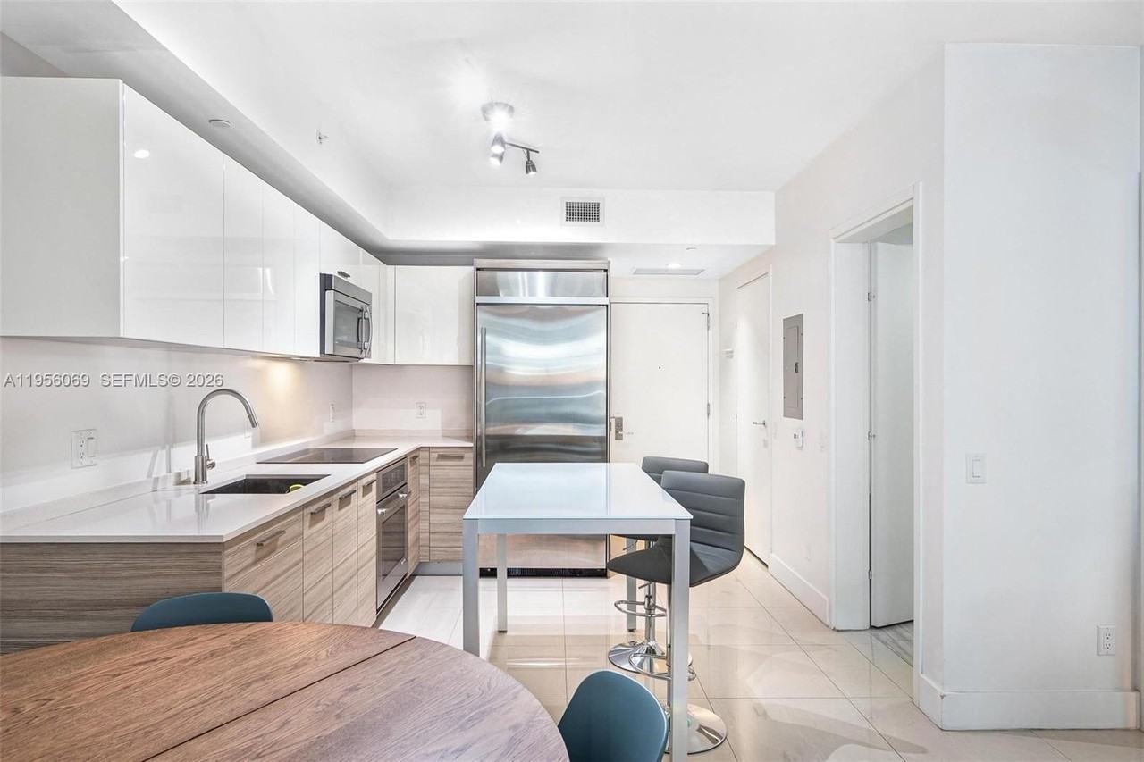 1300 Brickell Bay Dr #700 - Photo 4 of 22