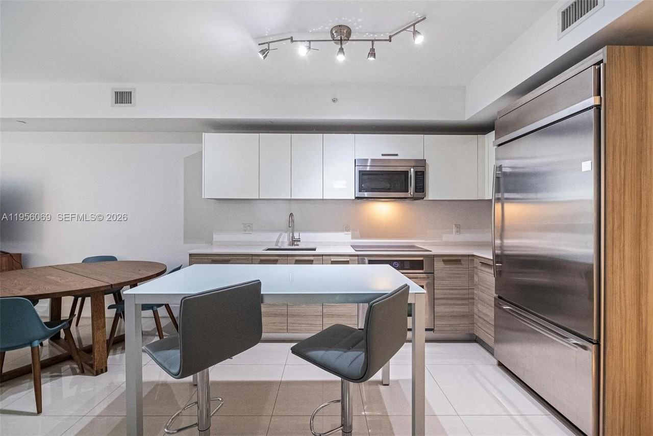 1300 Brickell Bay Dr #700 - Photo 5 of 22