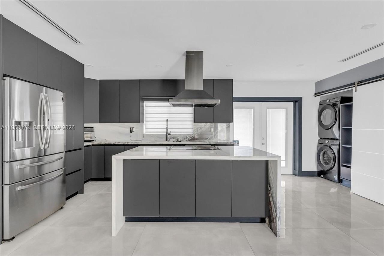 500 Sw 64th Pkwy - Photo 5 of 19