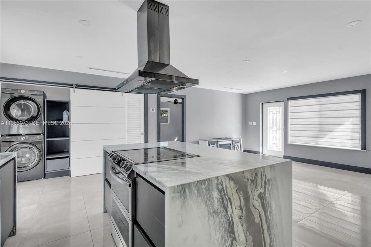 500 Sw 64th Pkwy - Photo 6 of 19