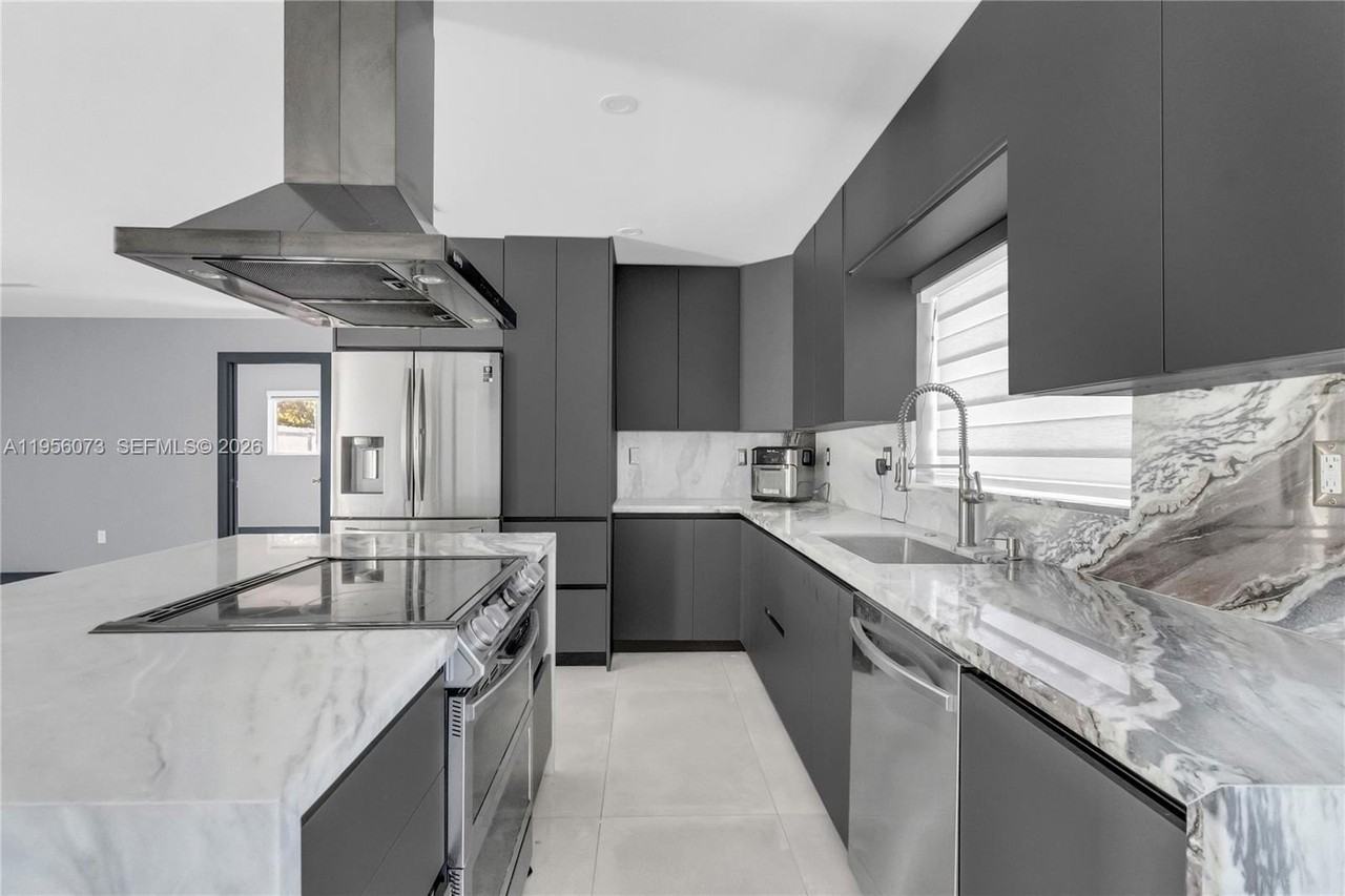 500 Sw 64th Pkwy - Photo 7 of 19