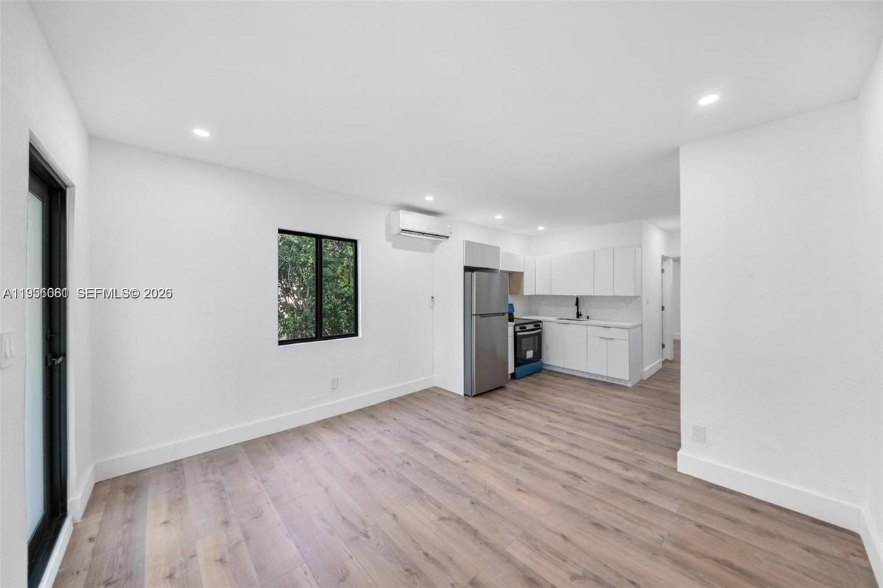 6915 Nw 4th Ct #6915 - Photo 4 of 11