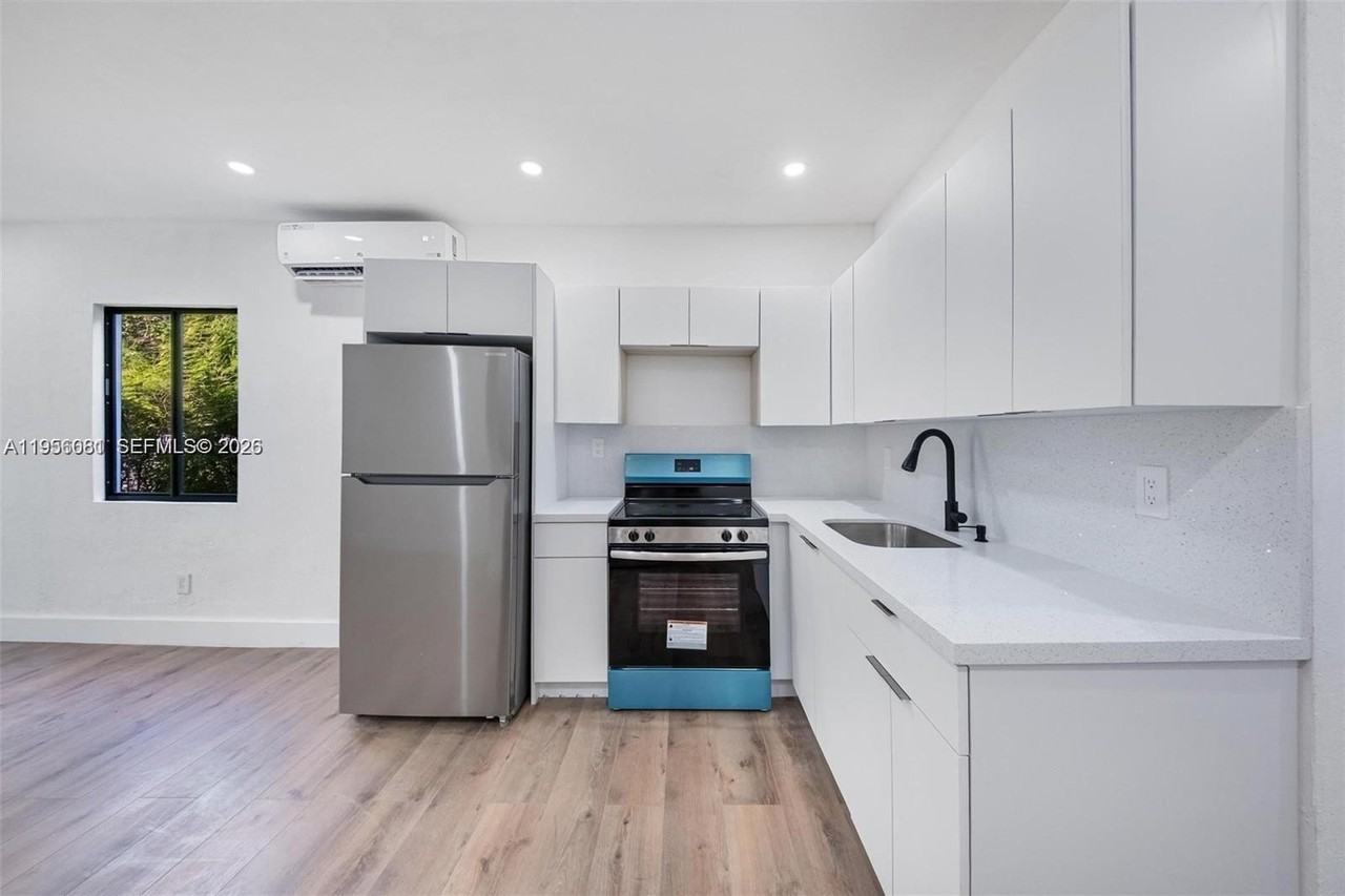 6915 Nw 4th Ct #6915 - Photo 7 of 11