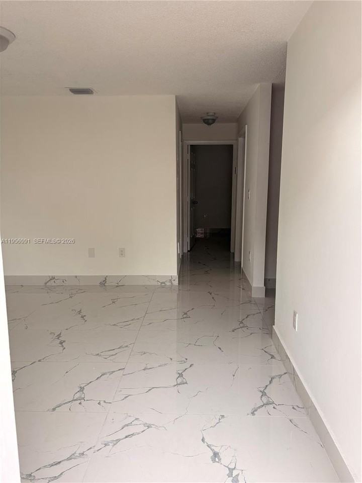 10805 Sw 86th St #8 - Photo 3 of 17