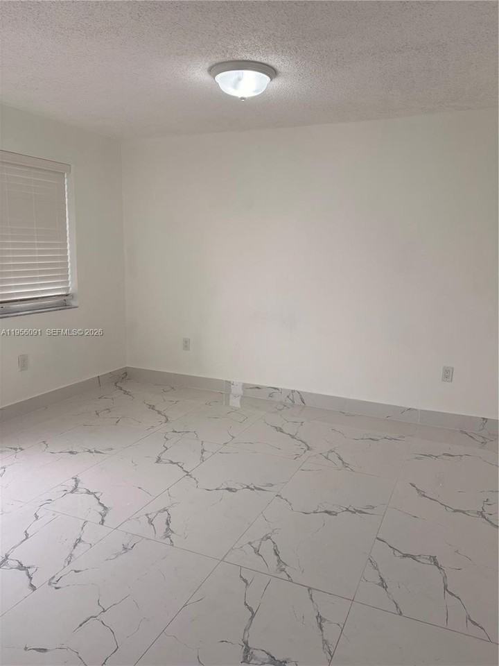 10805 Sw 86th St #8 - Photo 6 of 17