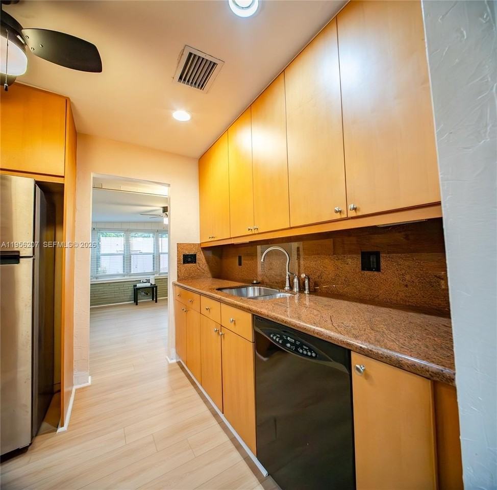 1500 Nw 3rd Ave - Photo 6 of 24