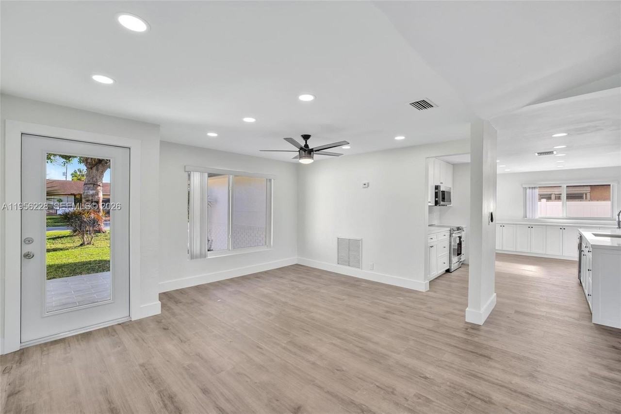 1911 Nw 40th Ct - Photo 5 of 46