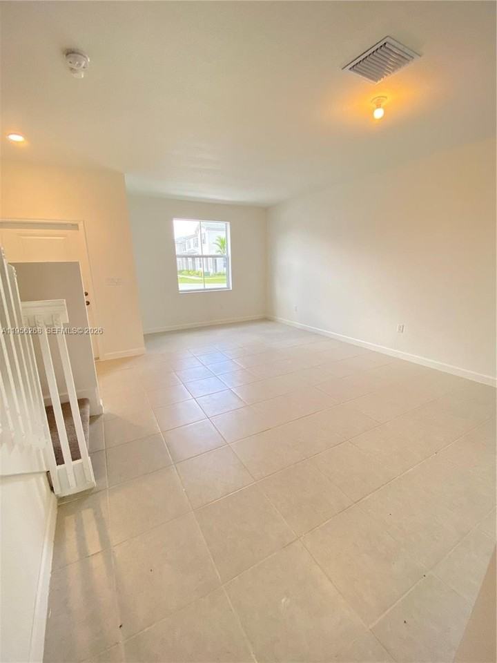 2640 Se 19th St #2640 - Photo 3 of 22