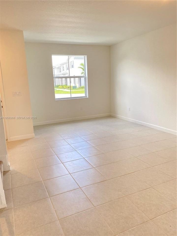 2640 Se 19th St #2640 - Photo 4 of 22