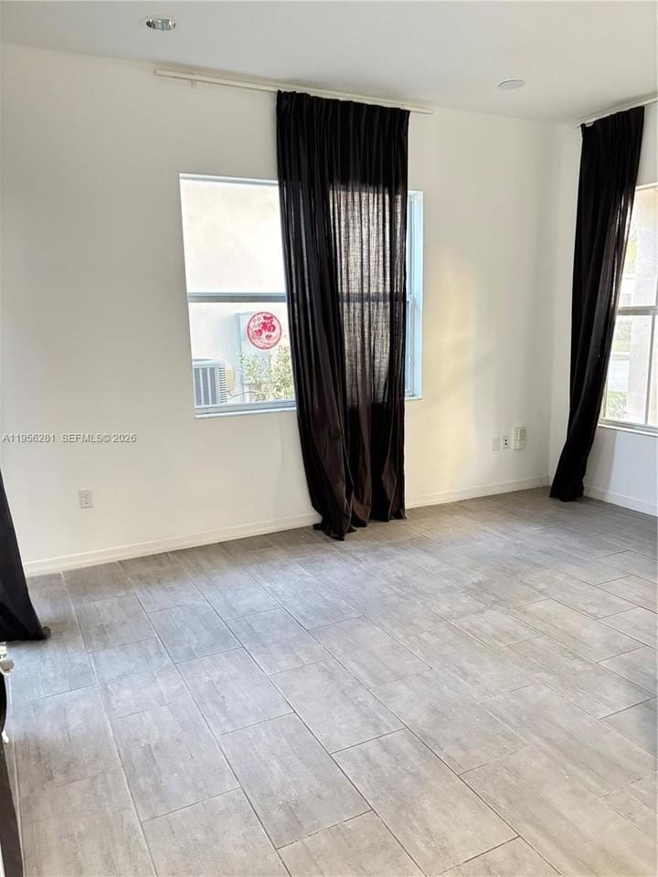 15041 Sw 177th Ter - Photo 3 of 12