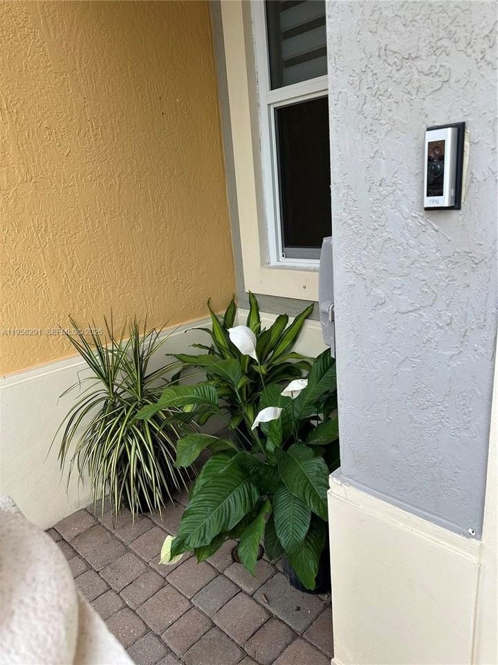 8548 Sw 166th Pl - Photo 3 of 37