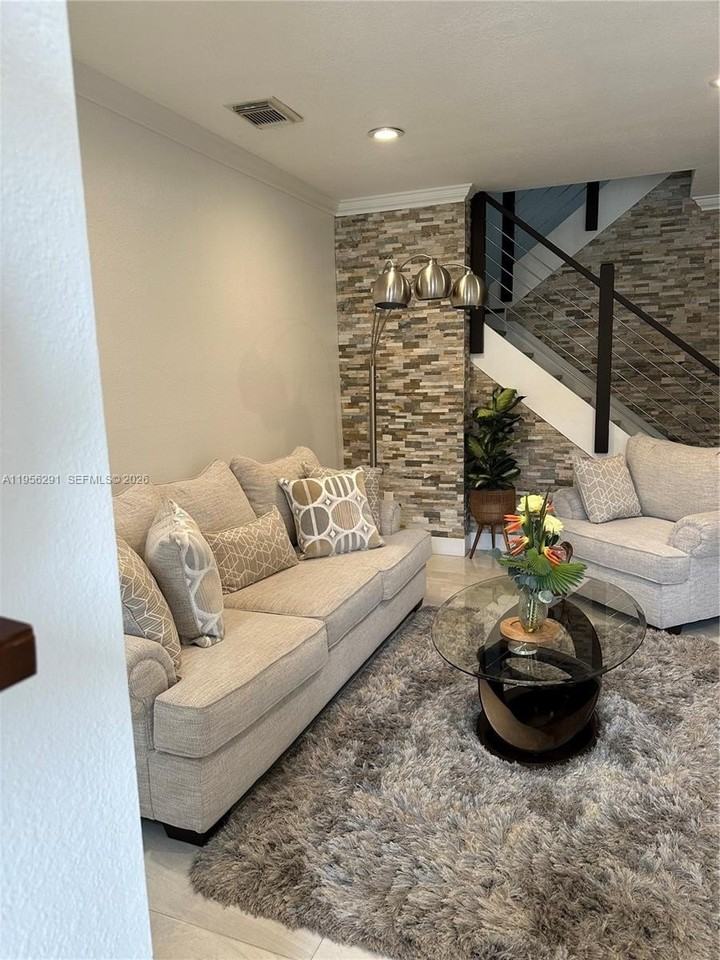 8548 Sw 166th Pl - Photo 4 of 37