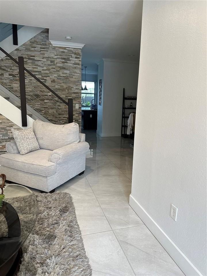 8548 Sw 166th Pl - Photo 6 of 37