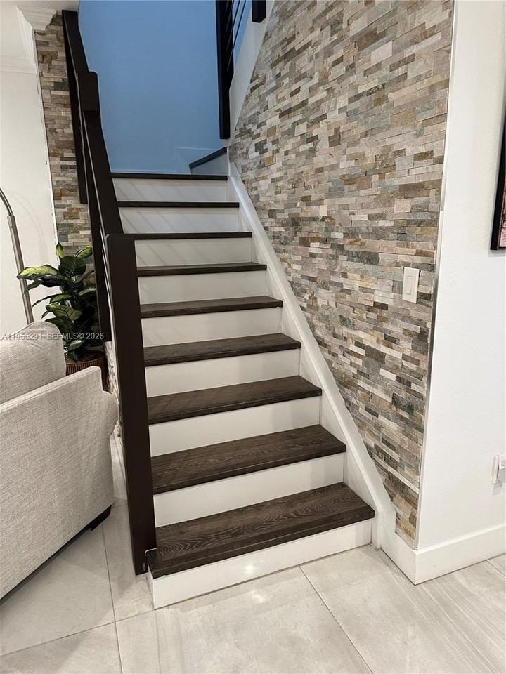 8548 Sw 166th Pl - Photo 7 of 37