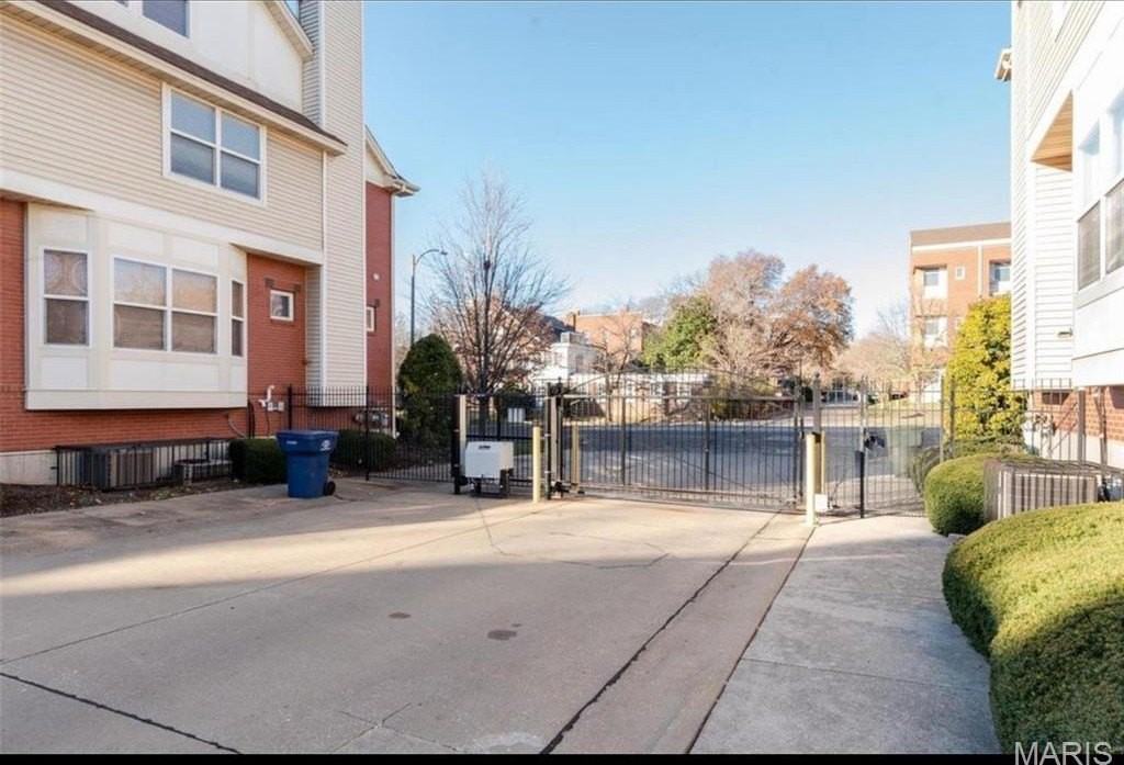 5424 Delmar Blvd - Photo 2 of 32