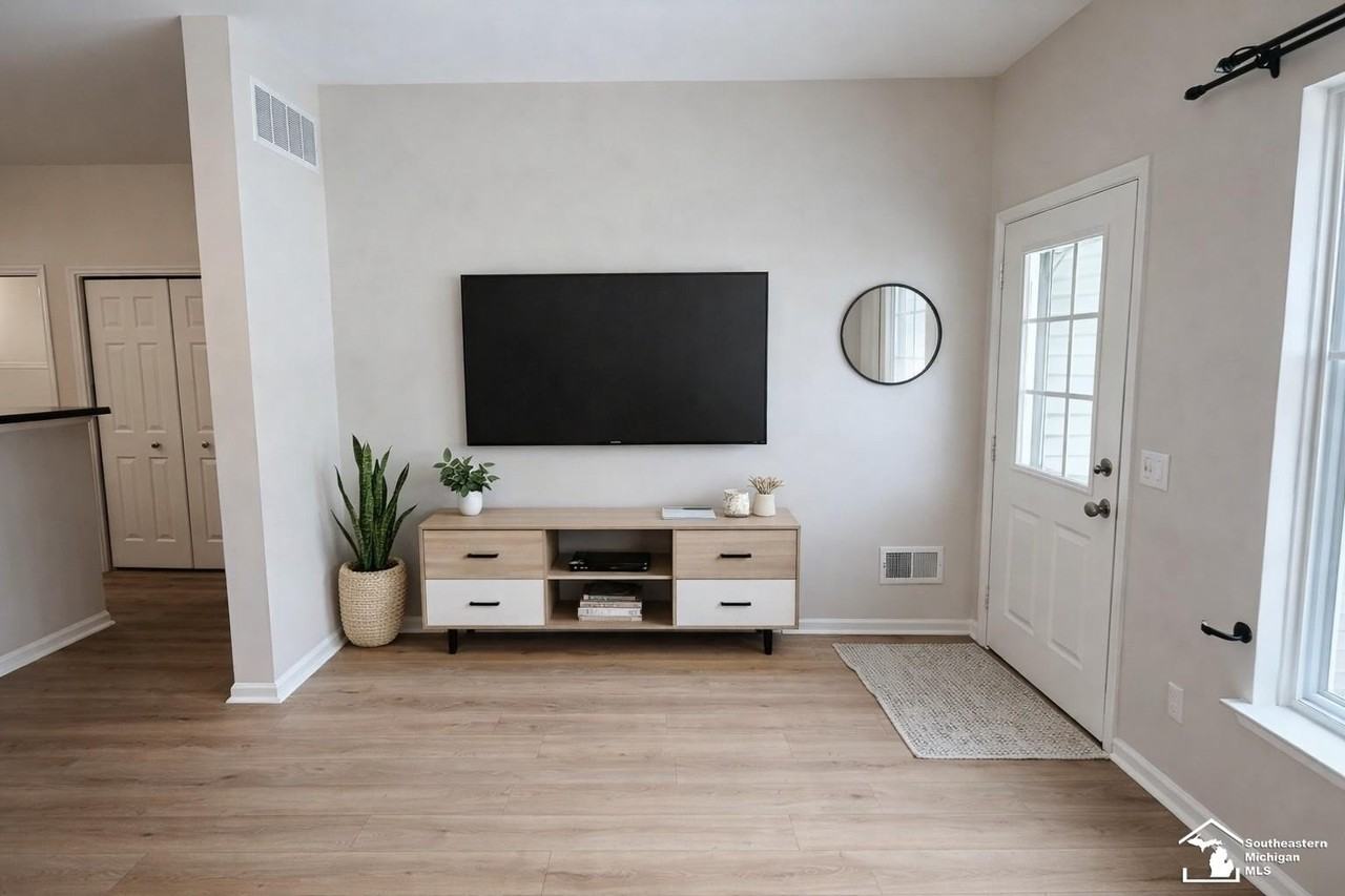 26757 Kirkway Cir - Photo 4 of 24