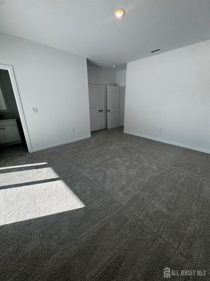 59 Basswood St - Photo 4 of 19