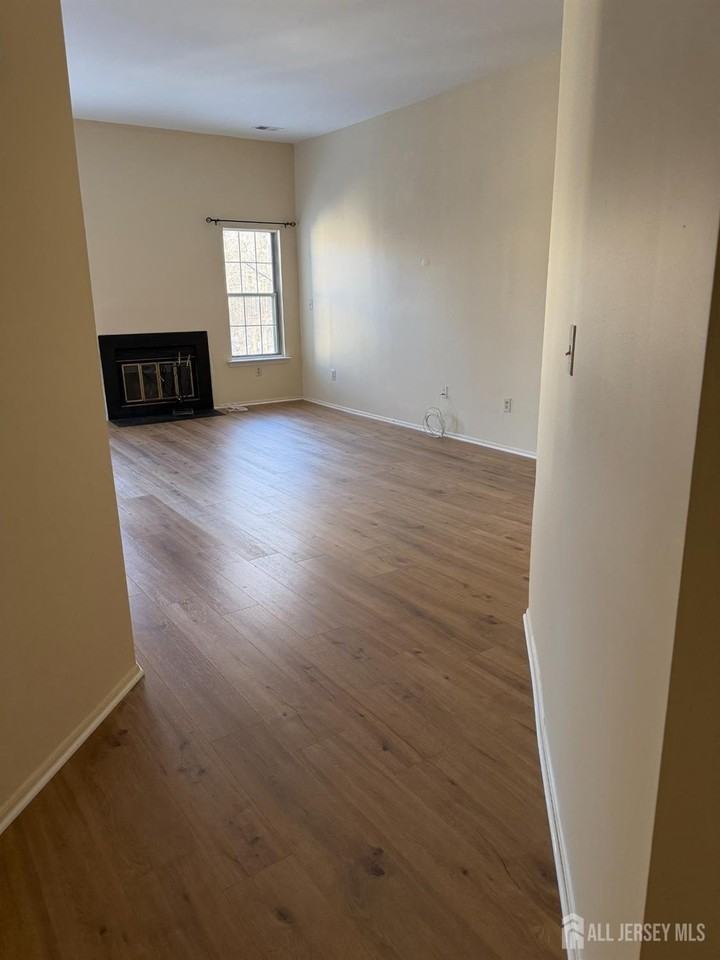 5083 Beech Ct #5083 - Photo 5 of 17