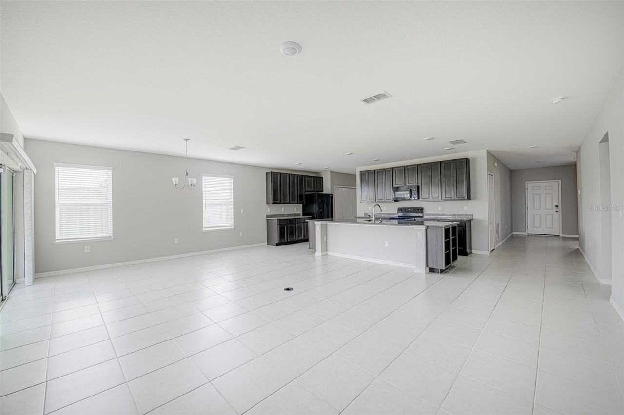 3215 Brooklyn Ave - Photo 6 of 36