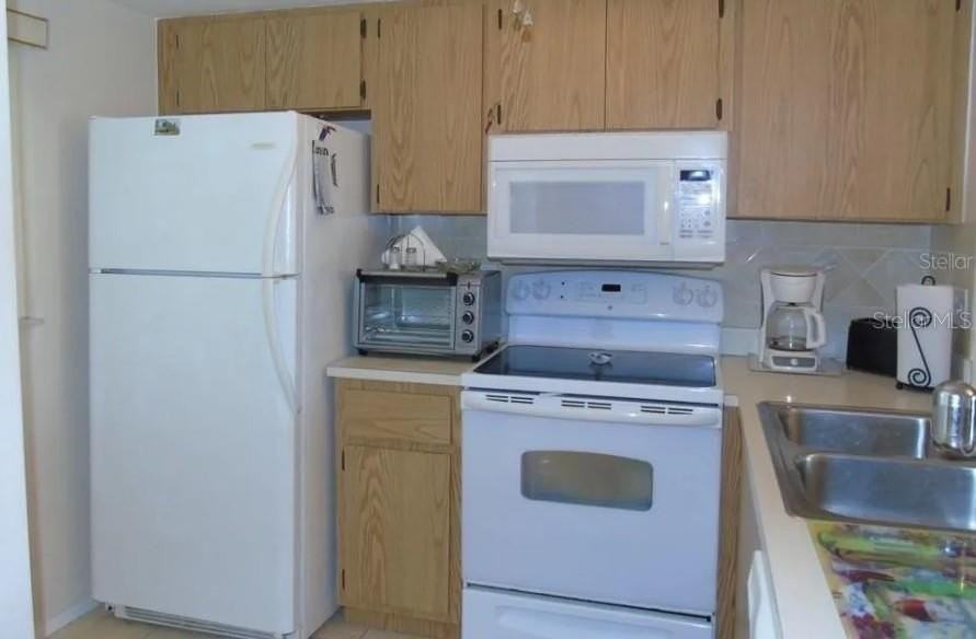 12538 Sw Kingsway Cir #806 - Photo 2 of 16