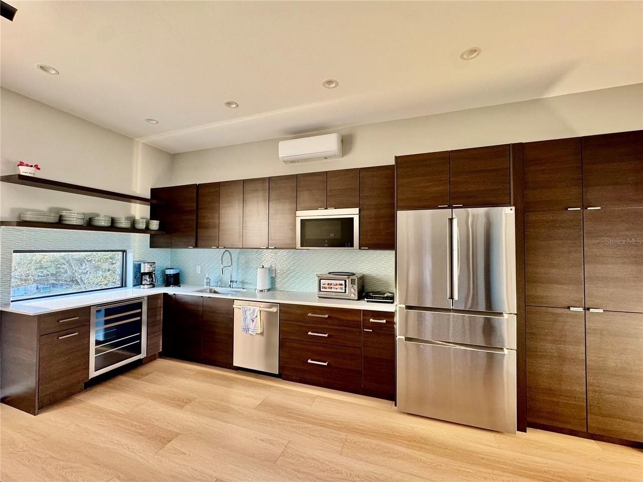 1324 S Daytona Ave - Photo 4 of 12