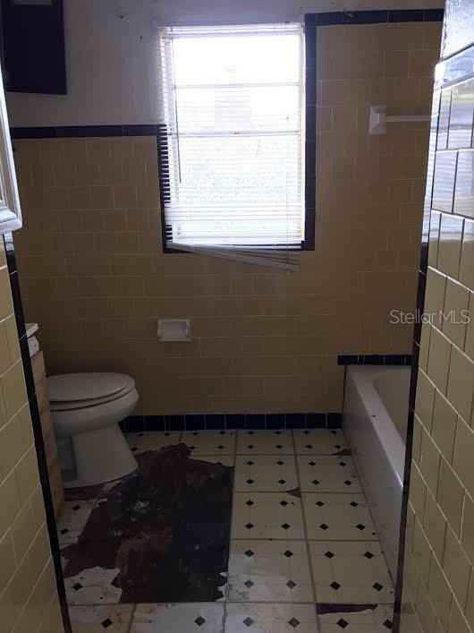 229 S Candler Ave - Photo 2 of 9