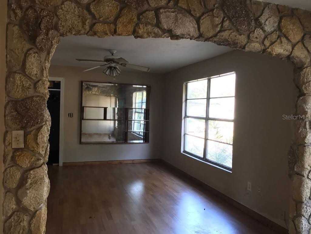 229 S Candler Ave - Photo 3 of 9