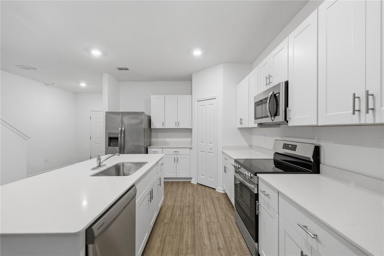 4890 Sw 80th St - Photo 7 of 25