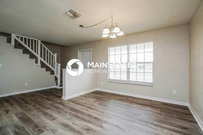 2044 Ne 20th Ter - Photo 2 of 17