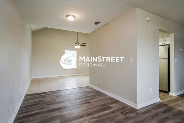 2044 Ne 20th Ter - Photo 3 of 17