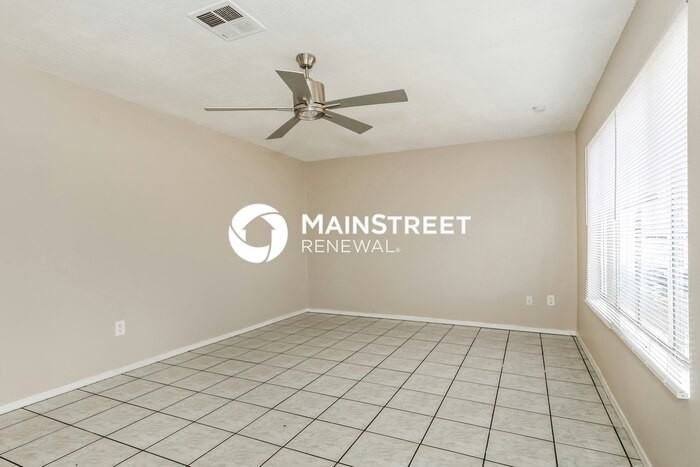 1819 N 47th Dr - Photo 5 of 18