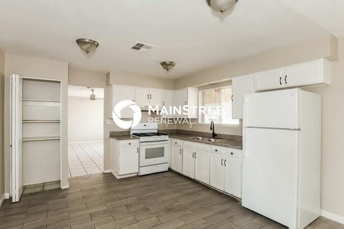 1819 N 47th Dr - Photo 7 of 18