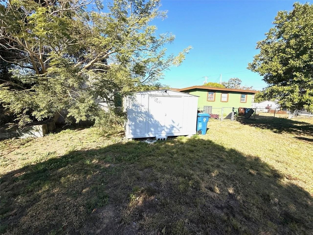 1125 Avenue L - Photo 6 of 17