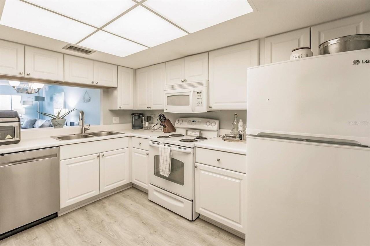 1255 E Peppertree Dr #501 - Photo 2 of 19