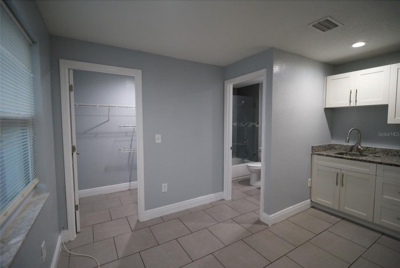 907 W Humphrey St - Photo 3 of 13