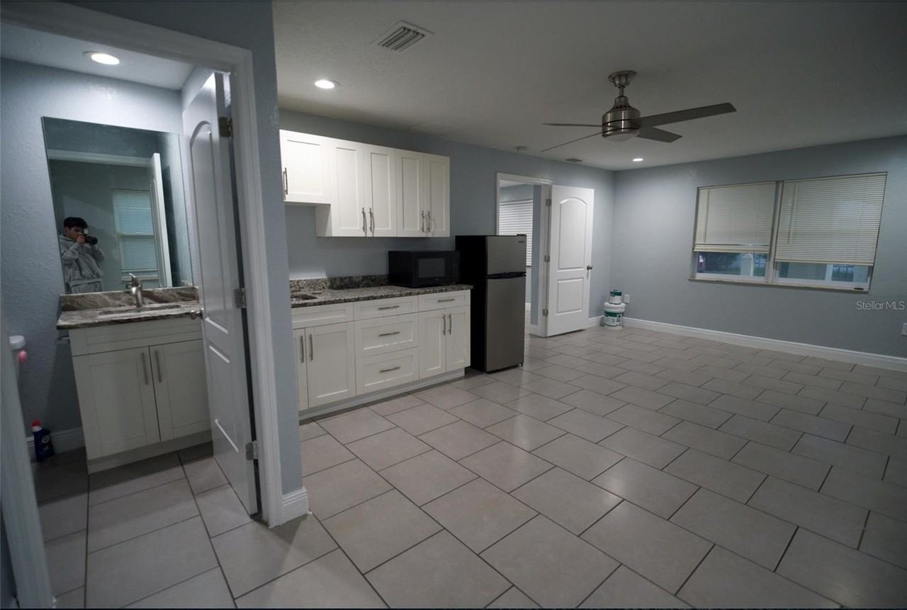 907 W Humphrey St - Photo 4 of 13