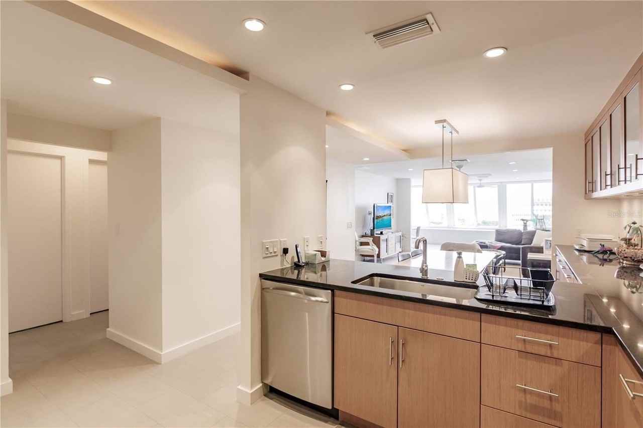 1255 E Peppertree Dr #601 - Photo 4 of 30