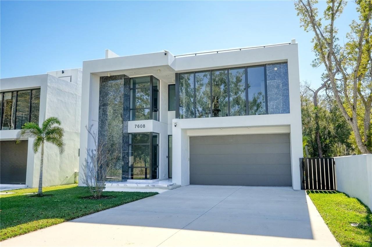 7608 Antilla St - Photo 6 of 50