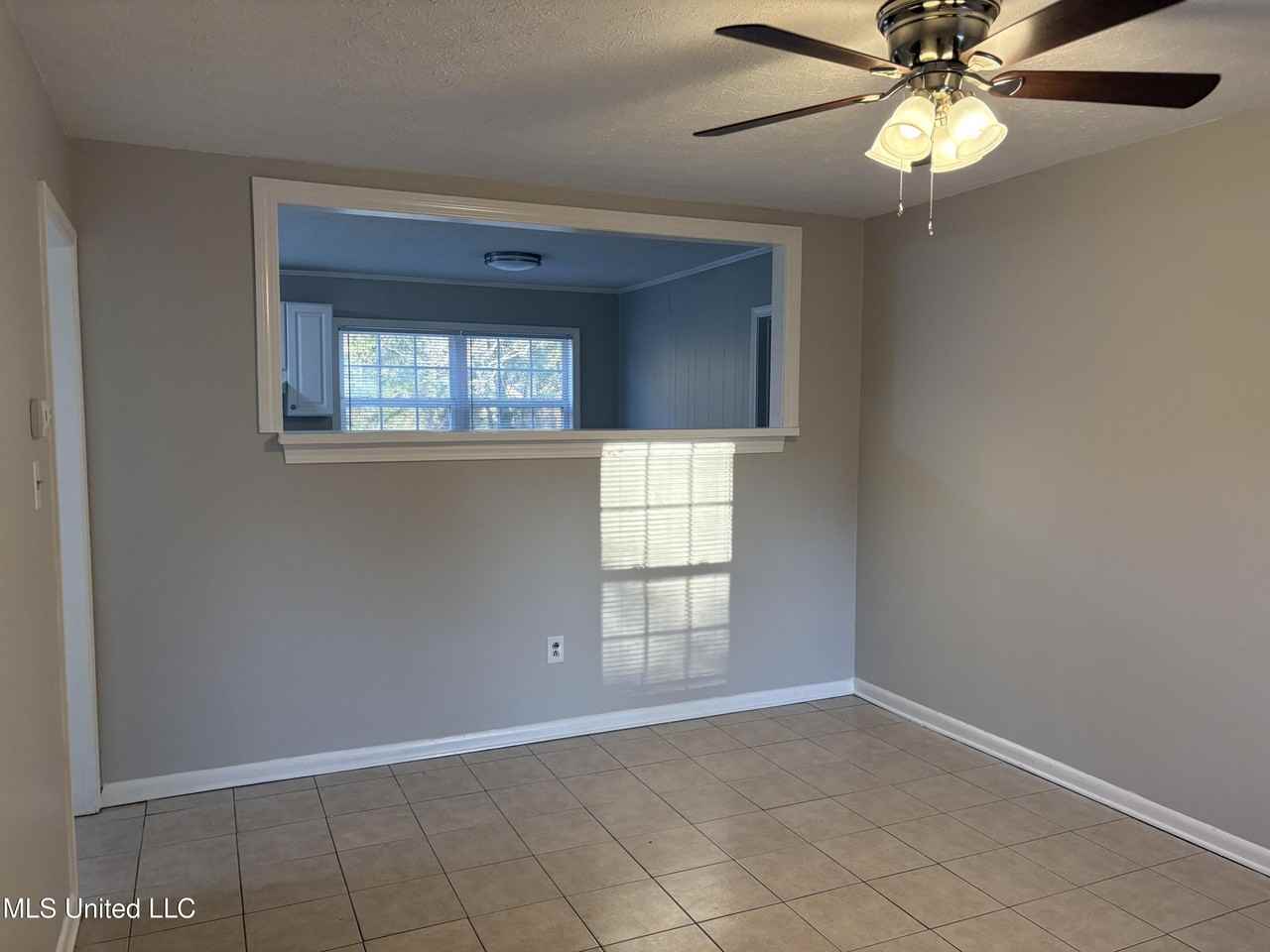 2412 Oxford Dr - Photo 3 of 15