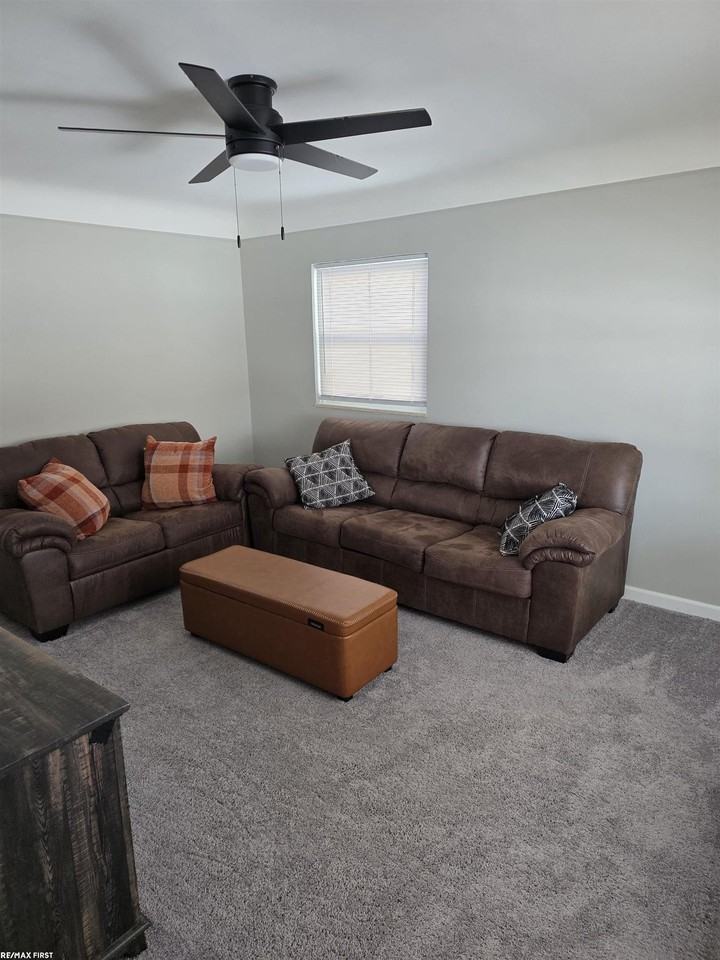 28651 Melvin St - Photo 6 of 12