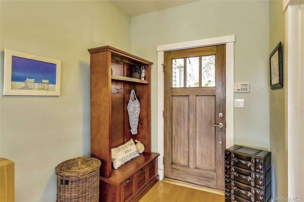 20 Canoe Place Rd Unit 8 #8 - Photo 2 of 18